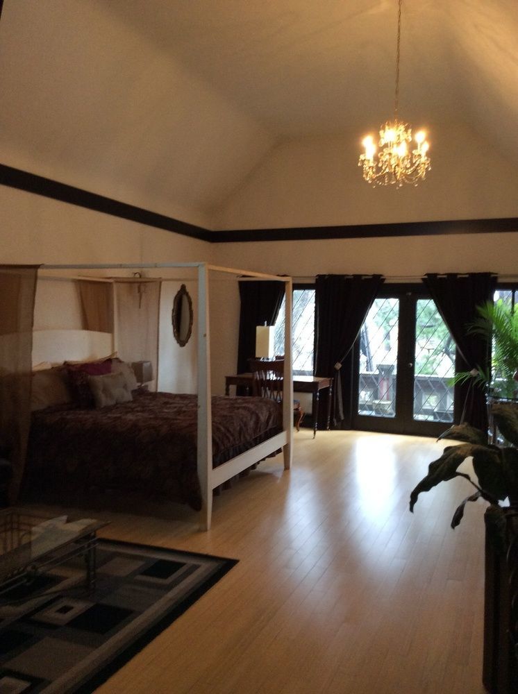 English Inn Esquimalt 外观 照片