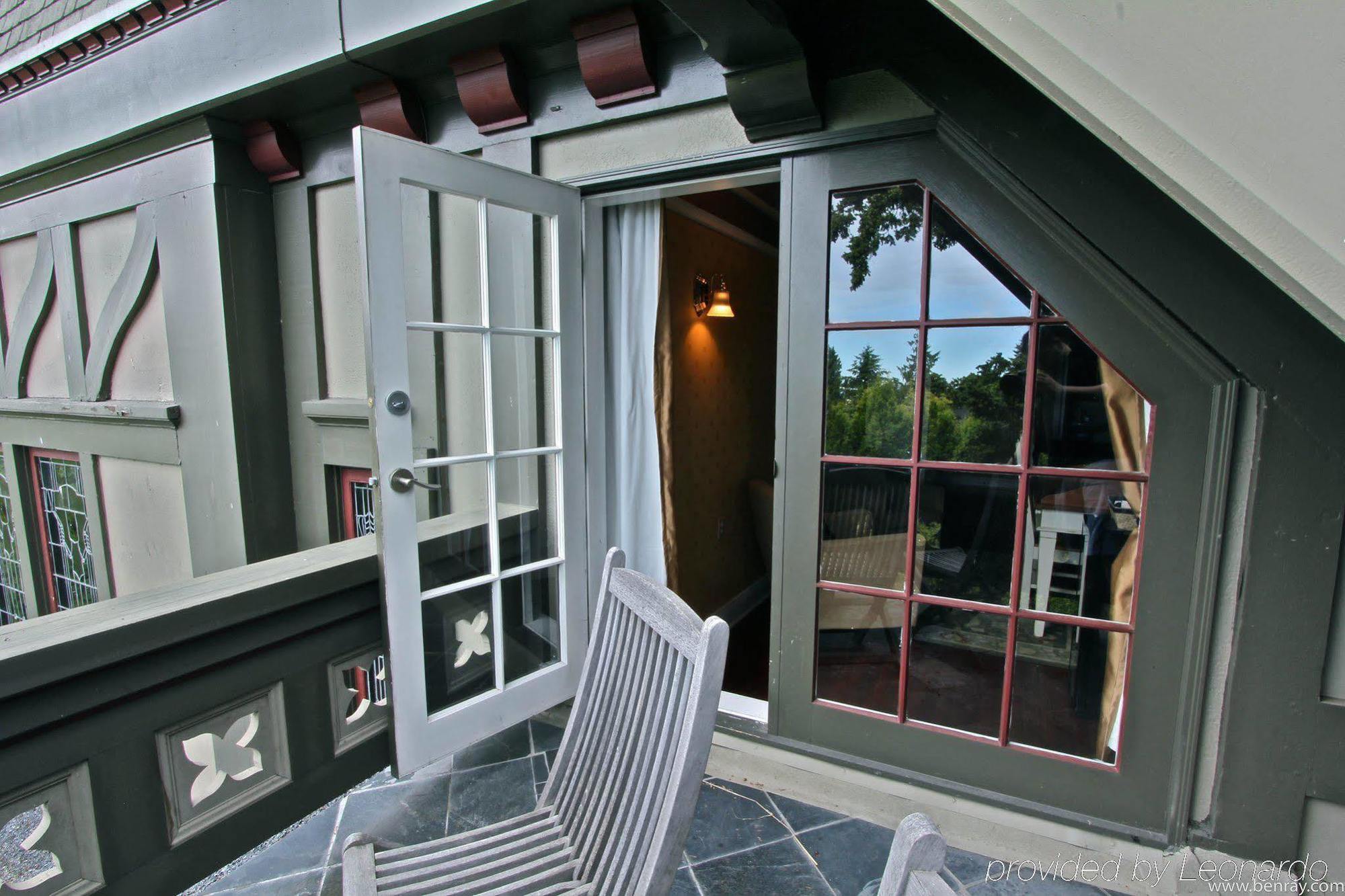 English Inn Esquimalt 外观 照片